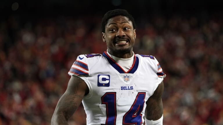 Stefon Diggs Honors Ice Cube with Custom Cleats